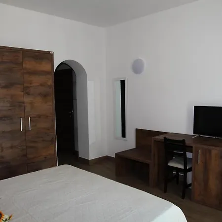 Ermes 4* فالكوني